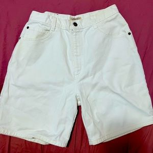 Women’s white St John’s Bay shorts size 8